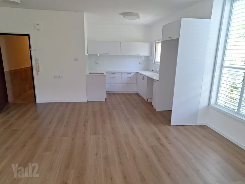 תמונה מיד2 – 3 חדרים • 8,200 ₪, גולן, רמת השרון (1)