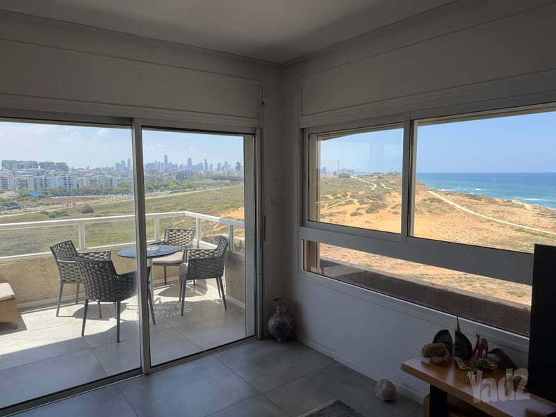 תמונה מיד2 – 5 חדרים • 14,000 ₪, הרצל רוזנבלום 4, גלילות, תל אביב (1)