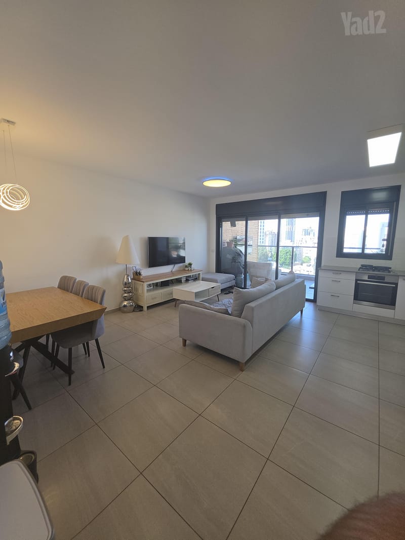 תמונה מיד2 – 4 חדרים • 7,700 ₪, רוטשילד 57, לב המושבה, פתח תקווה (1)