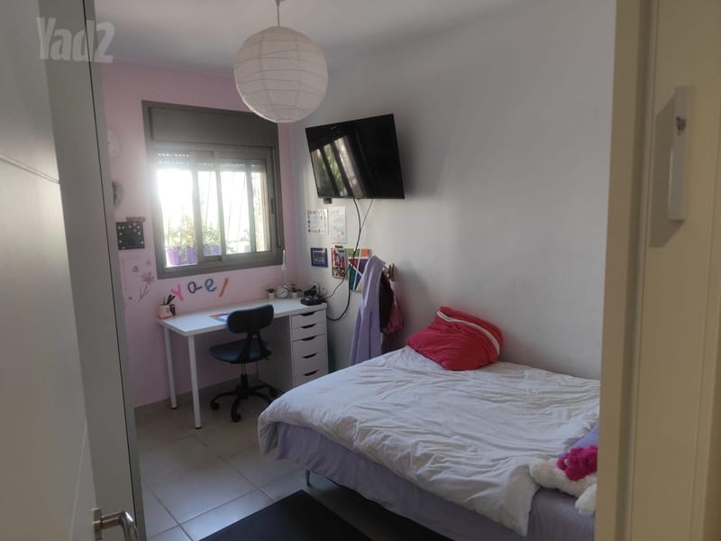 תמונה מיד2 – 5 חדרים • 8,500 ₪, פנחס אילון 7, קריית אילון , חולון (1)