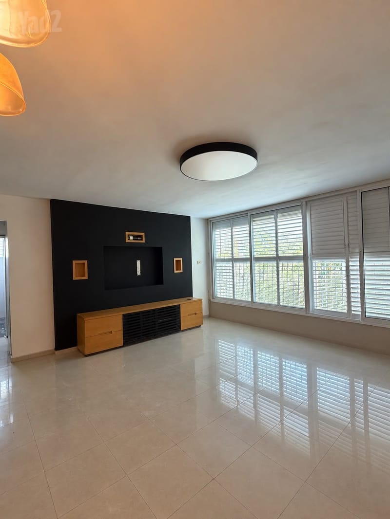 תמונה מיד2 – 3 חדרים • 5,000 ₪, פנחס לבון, קריית אילון, חולון (1)
