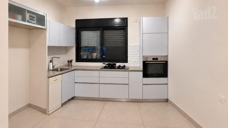 תמונה מיד2 – 4 חדרים • 3,645,000 ₪, עוזי חיטמן 3, נווה זמר, רעננה (1)