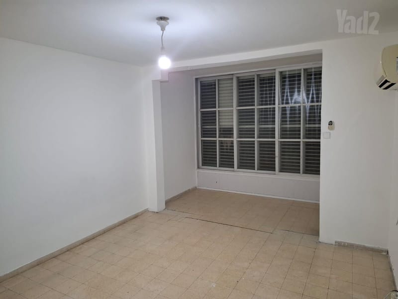 Photo from Yad2 – 2.5 Rooms • ₪4,300, ראש פינה 12, Shikun Mizrahi, Ramat Gan (1)