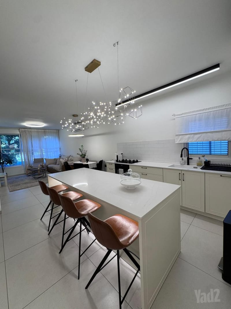 תמונה מיד2 – 4 חדרים • 3,350,000 ₪, הרצוג 15, מרכז, הרצליה (1)