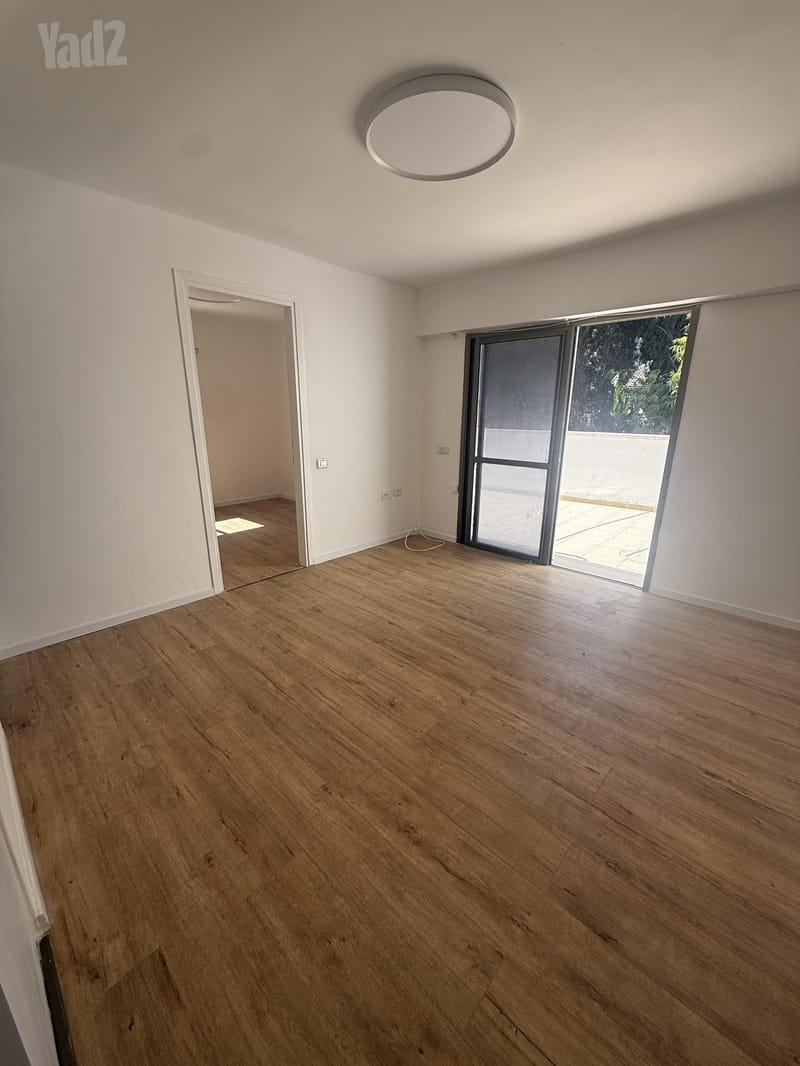 תמונה מיד2 – 2 חדרים • 5,000 ₪, טרומפלדור 10, נווה מגן, רמת השרון (1)