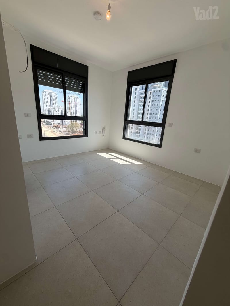 תמונה מיד2 – 5.5 חדרים • 8,700 ₪, שדרות ההדרכה 23, נוריות, ראשון לציון (1)