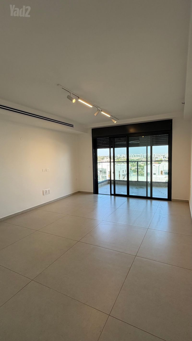 Photo from Yad2 – 5 Rooms • ₪8,300, מניה שוחט 3, Neve Ayalon, Or Yehuda (1)