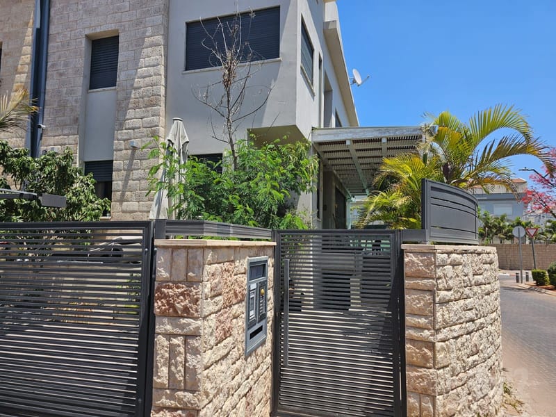 Photo from Yad2 – 2 Rooms • ₪3,800, נטור 21, Neve Dekalim, Rishon LeZion (1)