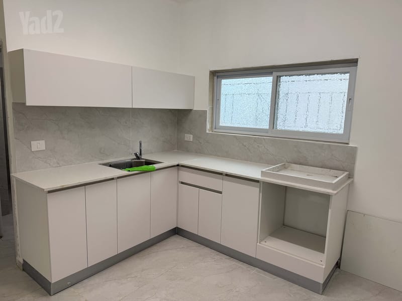 תמונה מיד2 – 3 חדרים • 5,800 ₪, שדרות ח"ן 2, מרכז העיר דרום, נתניה (1)