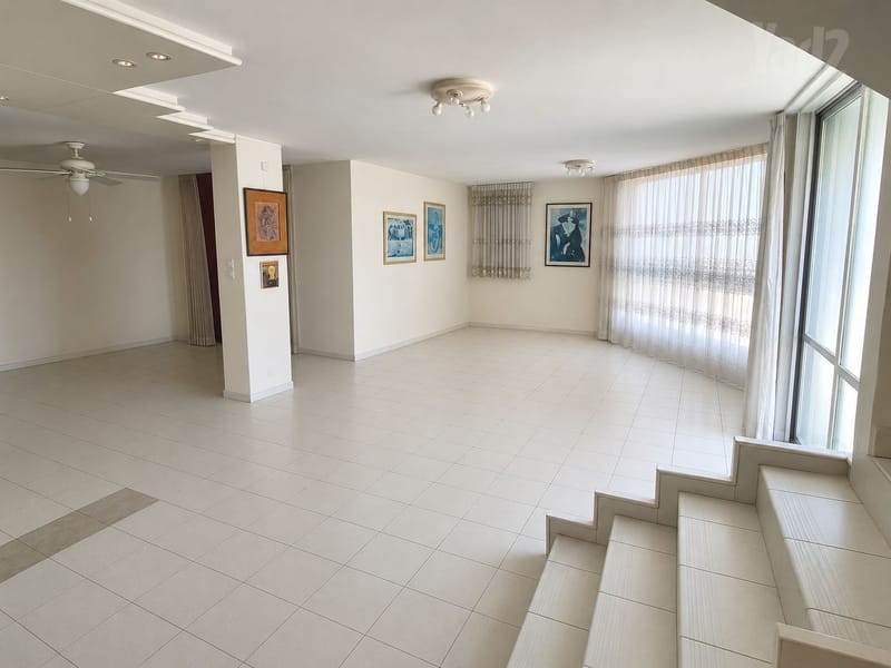 תמונה מיד2 – 4 חדרים • 10,000 ₪, ז'בוטינסקי, עצמאות - יוספטל, בת ים (1)