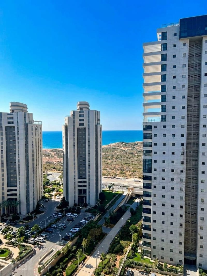 תמונה מיד2 – 4 חדרים • 8,100,000 ₪, אריק לביא 12, עיר ימים, נתניה (1)