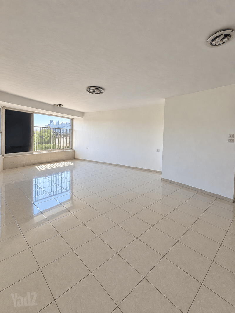 תמונה מיד2 – 5 חדרים • 7,500 ₪, הרצל, בן-גוריון, רמת גן (1)