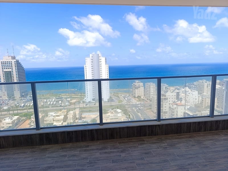 תמונה מיד2 – 5 חדרים • 8,700 ₪, דר' ישראל בורגנסקי, נוף הטיילת, נתניה (1)