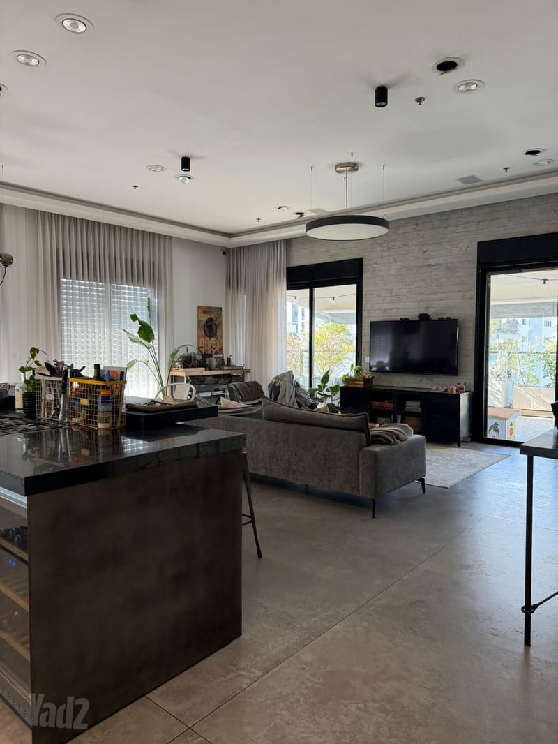 תמונה מיד2 – 4.5 חדרים • 21,000 ₪, הדר, רמת השרון (1)