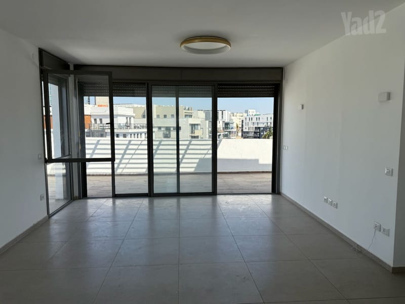 תמונה מיד2 – 4 חדרים • 10,500 ₪, יסוד המעלה, נווה שאנן, תל אביב (1)