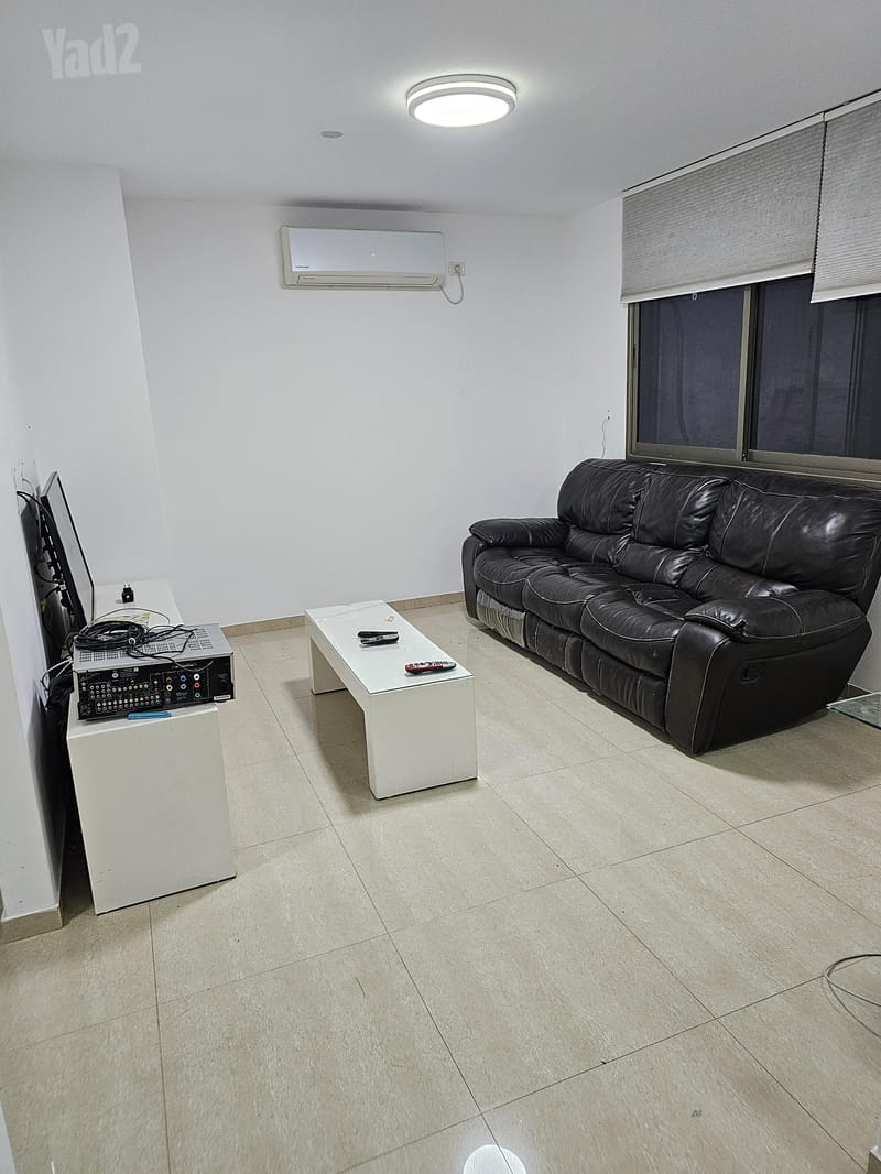 Photo from Yad2 – 2 Rooms • ₪4,200, ההדר 22, Kiron, Kiryat Ono