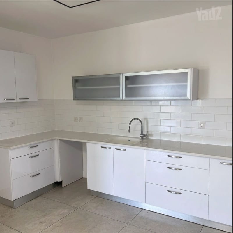 תמונה מיד2 – 5 חדרים • 8,500 ₪, ש"י עגנון 15, נאות שמיר, יבנה (1)