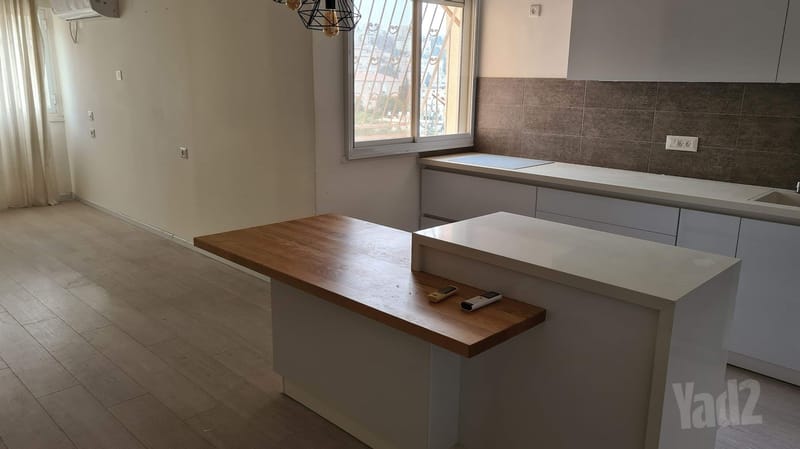 תמונה מיד2 – 4 חדרים • 4,750 ₪, דרייפוס 23, קריית שפרינצק, חיפה (1)