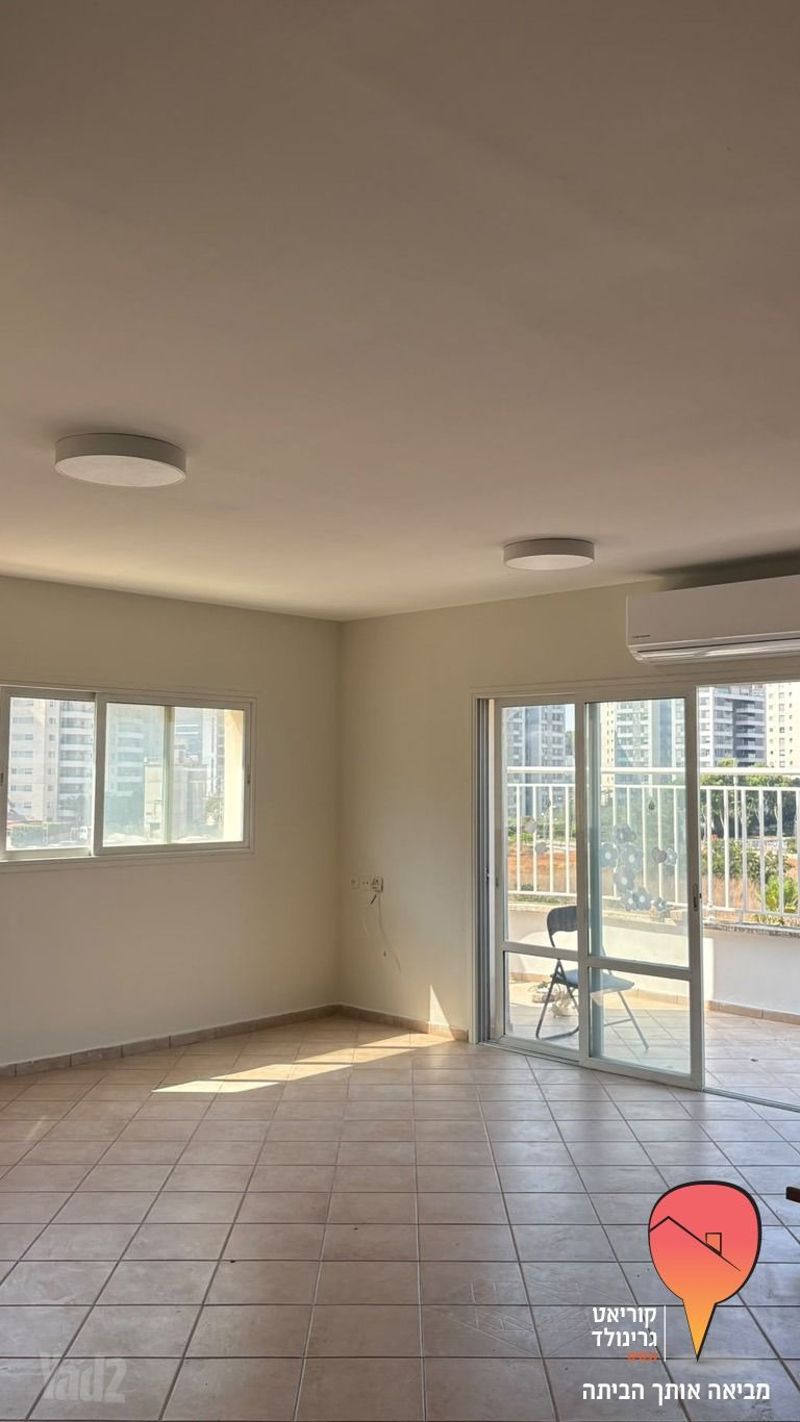 תמונה מיד2 – 4.5 חדרים • 9,000 ₪, החומש 21, מתחם 200, הוד השרון (1)