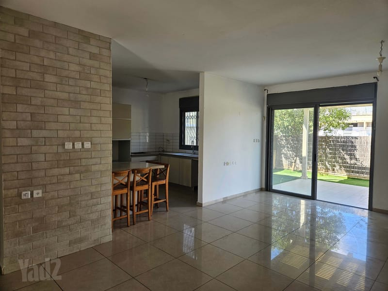 תמונה מיד2 – 6 חדרים • 8,500 ₪, האפרסמון 8, חדרה, חדרה (1)