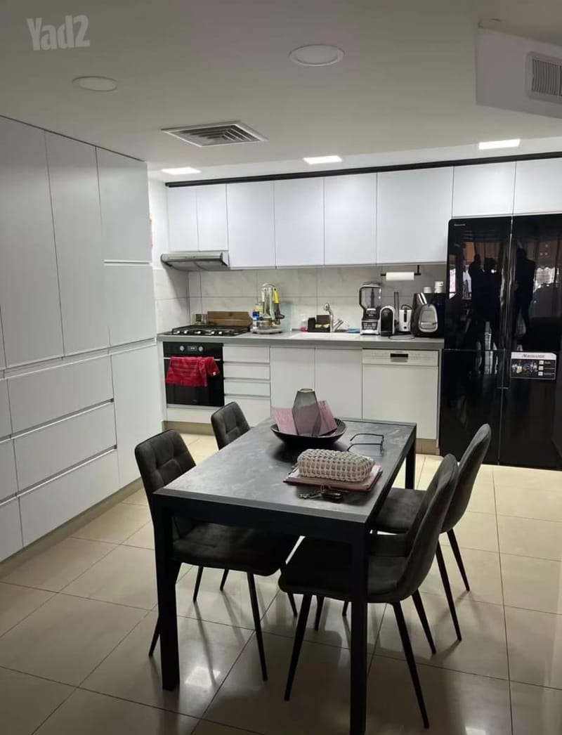 תמונה מיד2 – 3 חדרים • 2,200,000 ₪, אנה פרנק 30, שכונה דרום מזרח, בת ים (1)