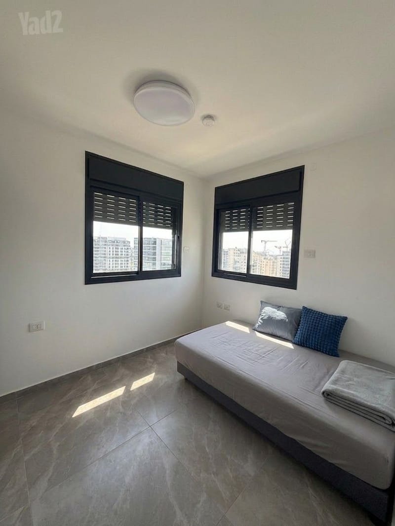 תמונה מיד2 – 5 חדרים • 13,000 ₪, אחאב 4, המרכז, קרית אונו (1)