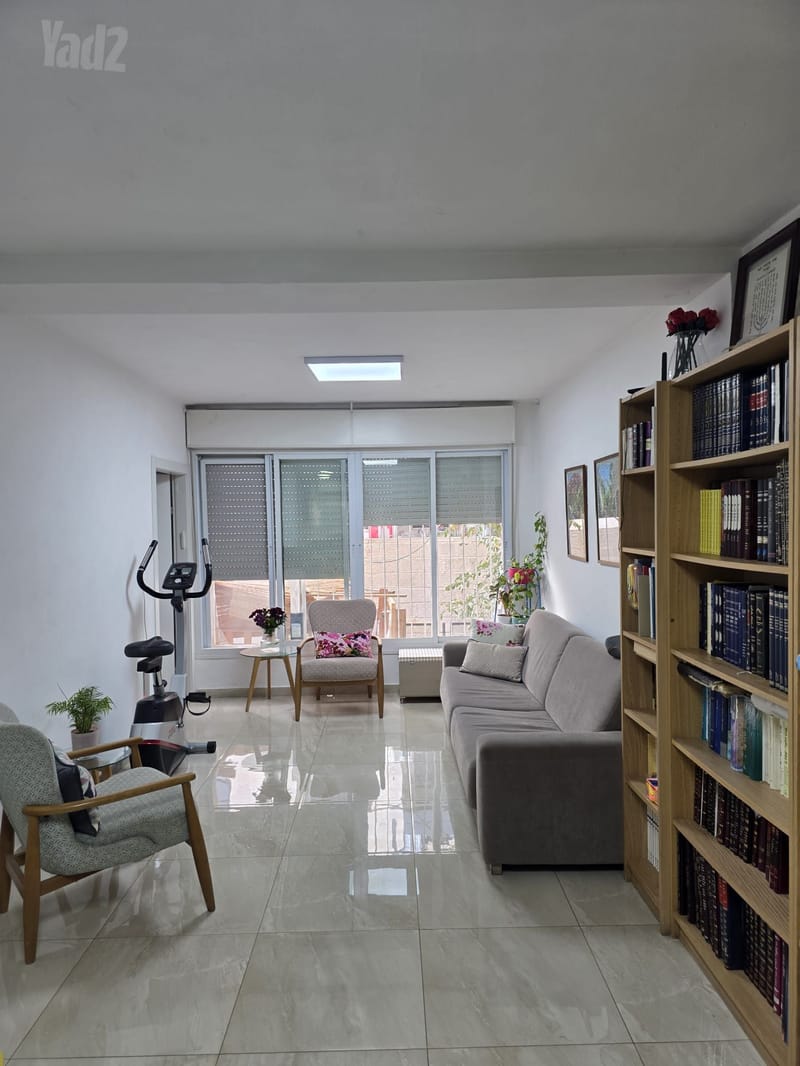 תמונה מיד2 – 5 חדרים • 8,000 ₪, נפתלי 18, בקעה, ירושלים (1)