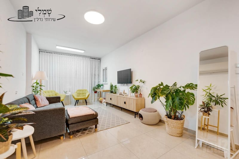 תמונה מיד2 – 2.5 חדרים • 1,650,000 ₪, הפועל 6, לב העיר, בת ים (1)