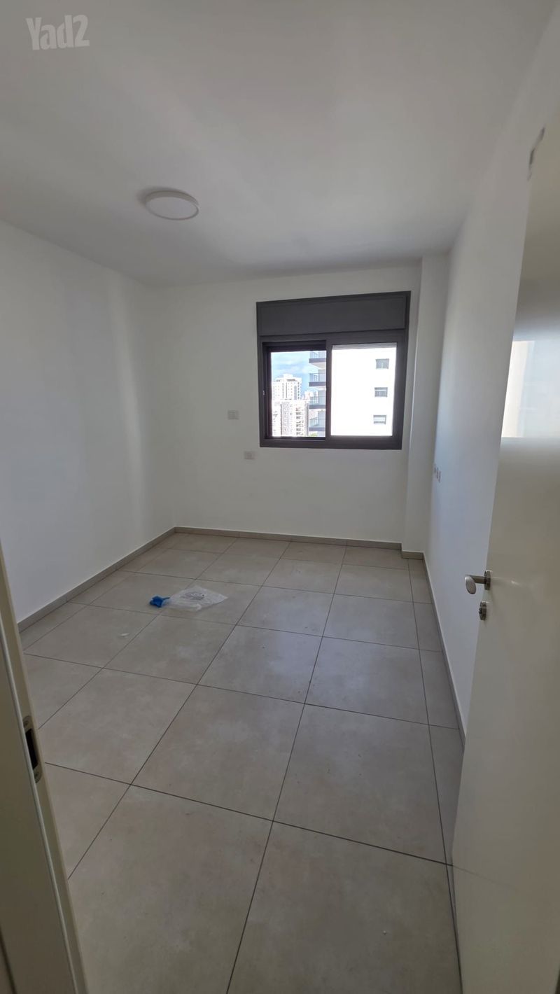 תמונה מיד2 – 4 חדרים • 7,800 ₪, קרל פופר 12, אגמים, נתניה (1)