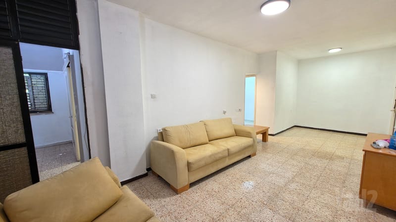 תמונה מיד2 – 3 חדרים • 3,800 ₪, אנילביץ', לב העיר, בת ים (1)