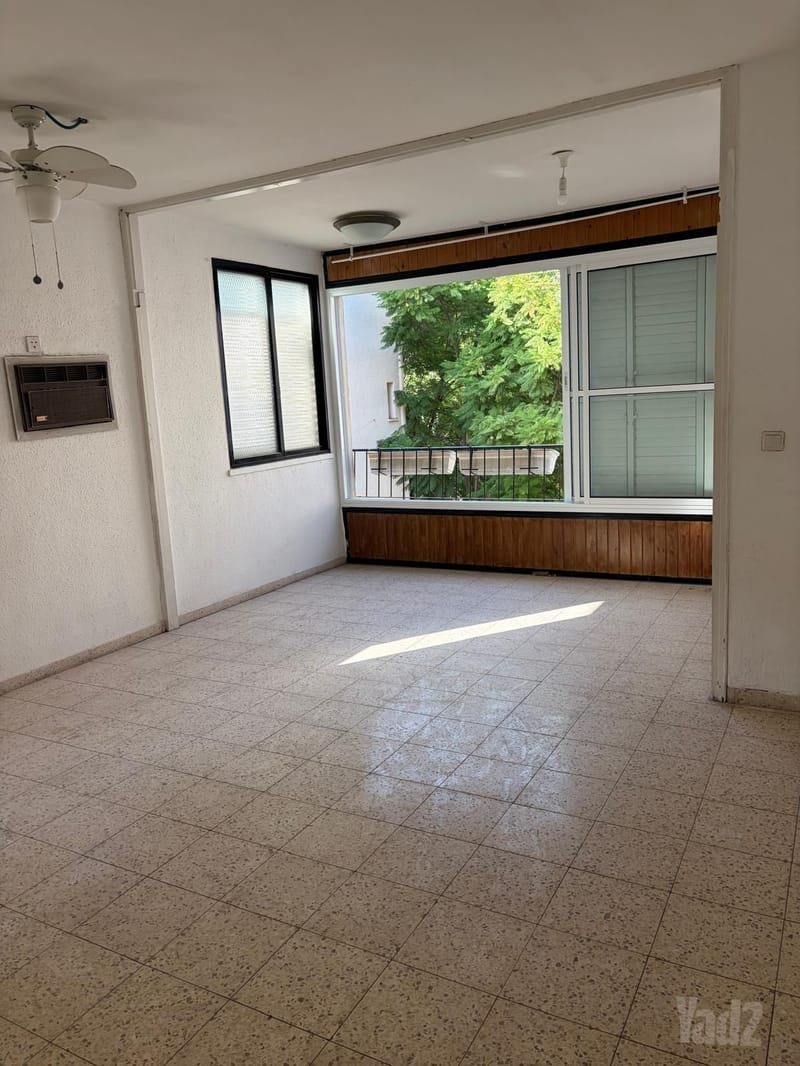 תמונה מיד2 – 3 חדרים • 5,800 ₪, שדרות גלוסקין 31, 'שכונה ב, רחובות (1)
